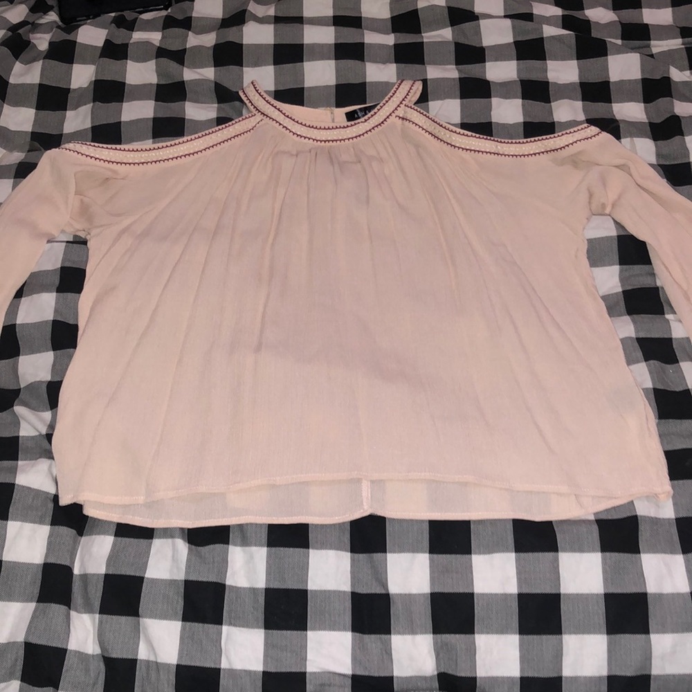 Ash & Violet Cut out shoulder top